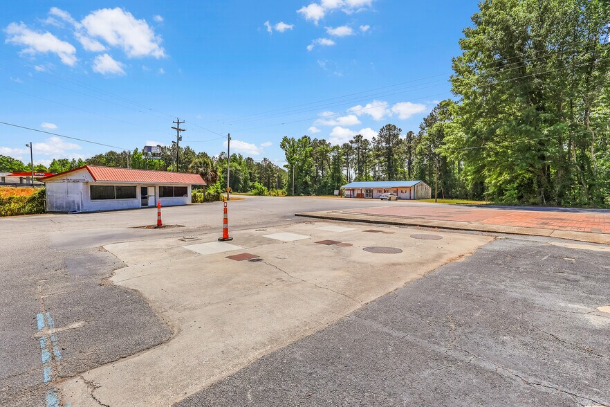More Photos Of 500 Buff Blvd, Summerton General Retail For Sale