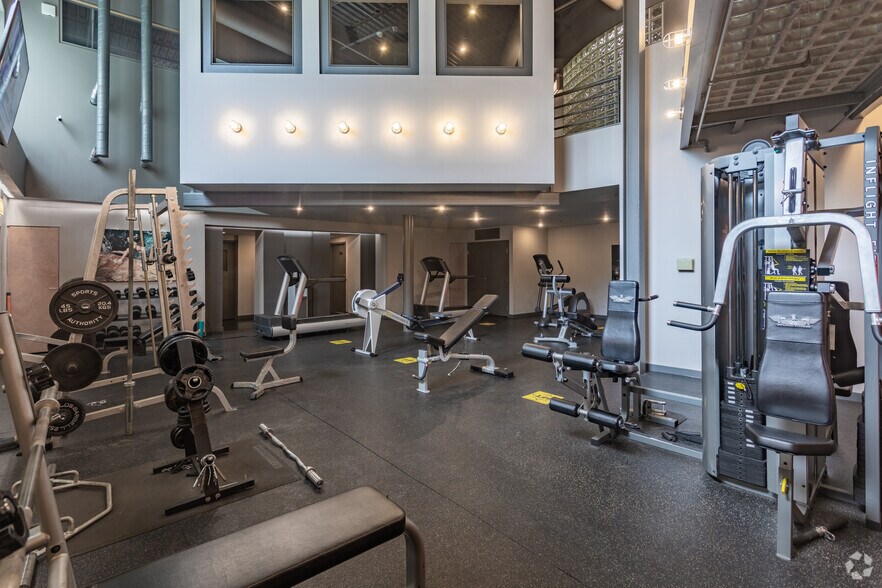 More Photos Of 925 W Huron St, Chicago Apartments For Lease