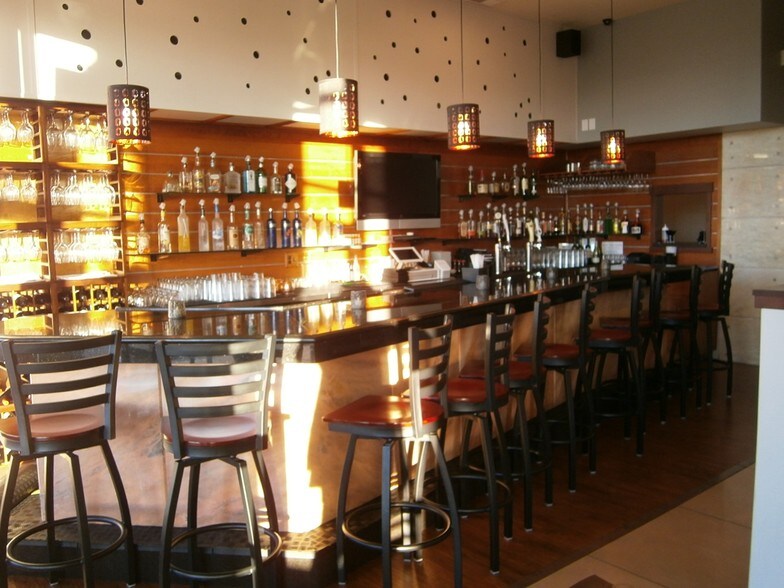 More Photos Of 940 Hansen Rd, Green Bay Storefront For Lease