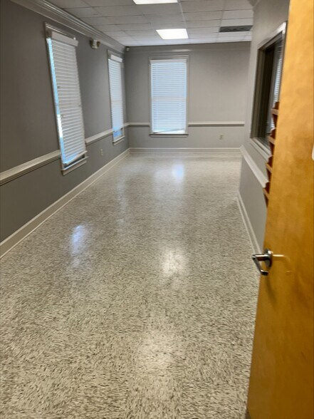 More Photos Of 4301 University Pky, Evans Medical For Lease
