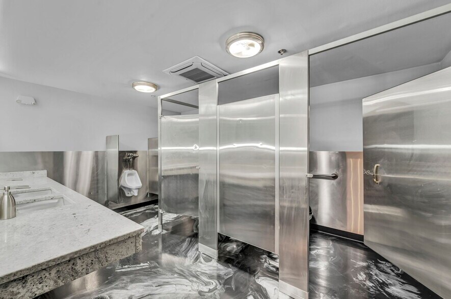 More Photos Of 1025 E Fifth Ave, Columbus Warehouse For Lease