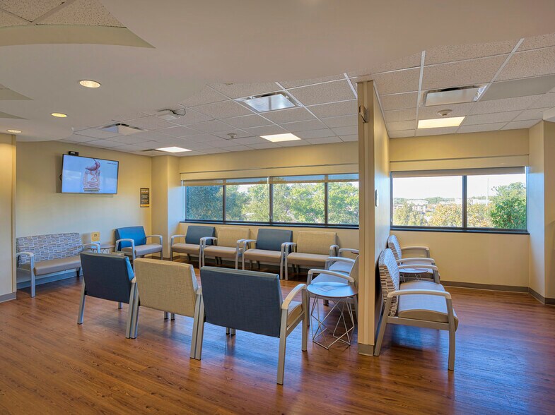 More Photos Of 500 N Keene St, Columbia Medical For Sale