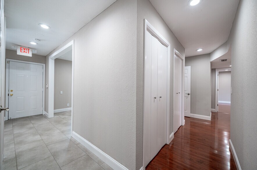 More Photos Of 5105 Memorial Hwy, Tampa Office Residential For Lease