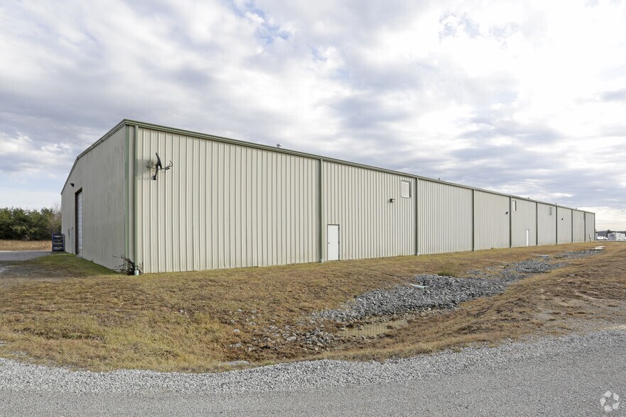 More Photos Of 122 Interchange Dr, Crossville Warehouse For Lease