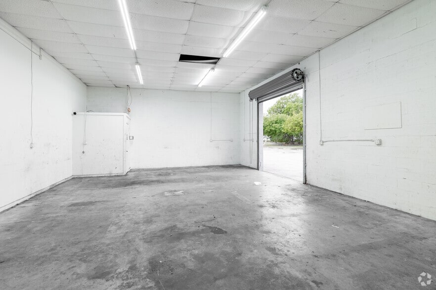 More Photos Of 1620-1646 SE Village Green Dr, Port, Port Saint Lucie Service For Lease
