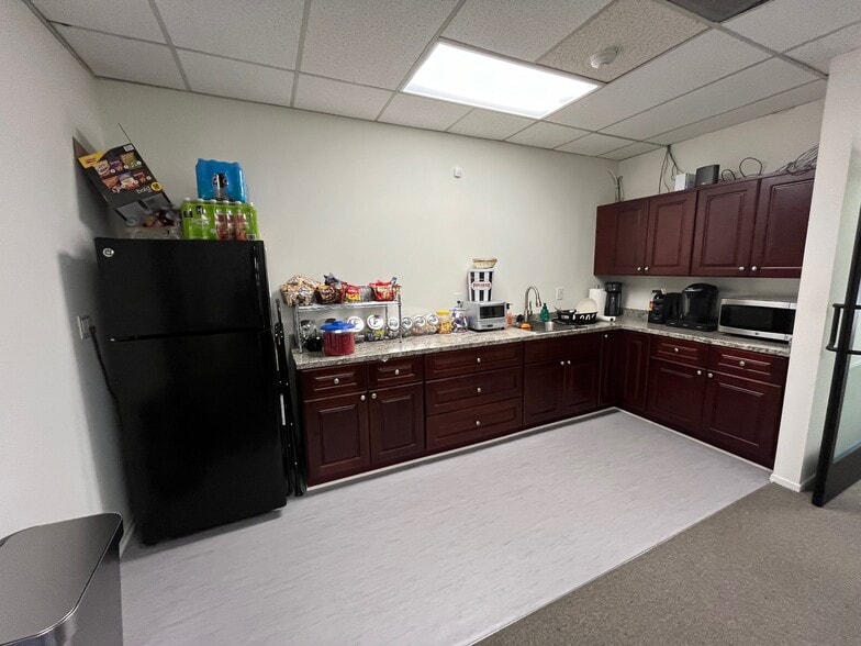 More Photos Of 10934-10940 Portal Dr, Los Alamitos Light Manufacturing For Lease