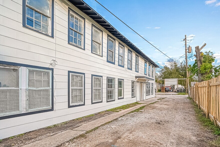 More Photos Of 6420 Conley St, Houston Apartments For Sale