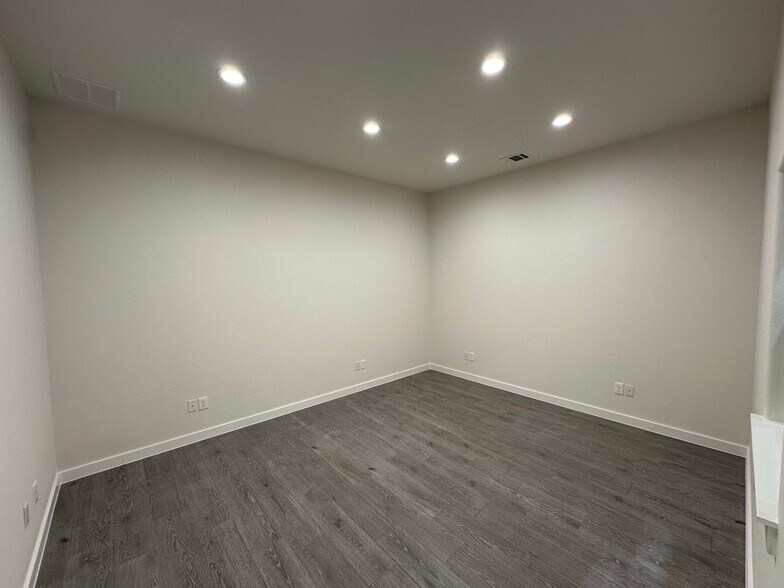 More Photos Of 16013 FM 429, Terrell Flex For Lease