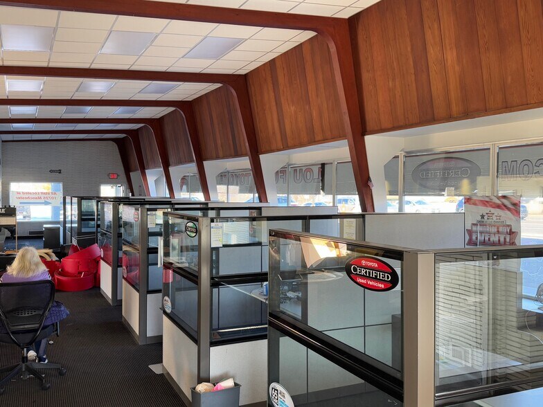 More Photos Of 10811 Manchester Rd, Kirkwood Auto Dealership For Sale