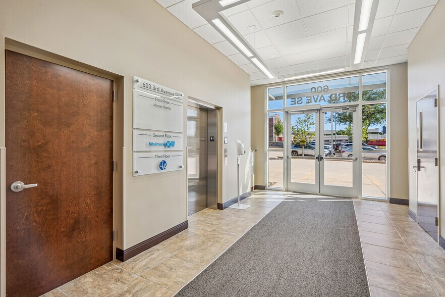 More Photos Of 600 3rd Ave SE, Cedar Rapids Office For Sale