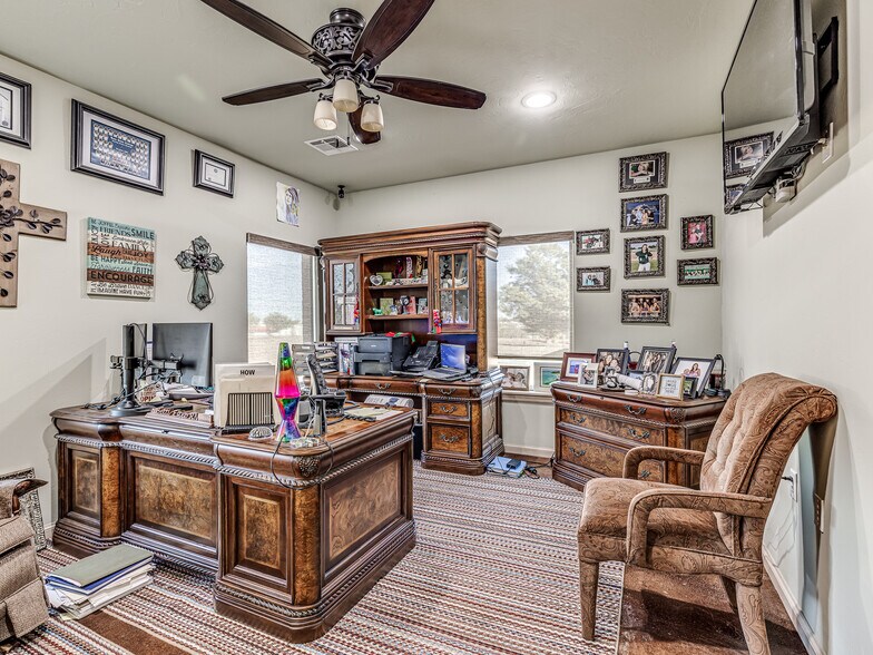 More Photos Of 1917 Commerce, Choctaw Office For Sale