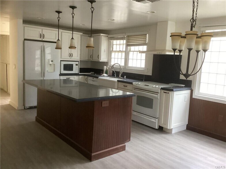More Photos Of 44370 Mayberry Avenue, Hemet Apartments For Sale