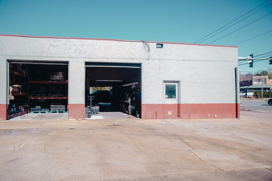 More Photos Of 601 S School Ave, Fayetteville Auto Repair For Sale