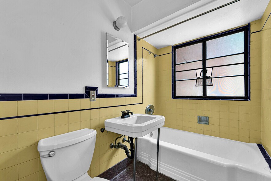 More Photos Of 2556-2664 1/2 W 5th St, Los Angeles Apartments For Sale