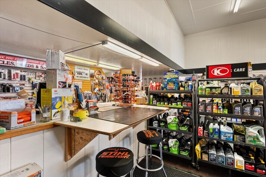 More Photos Of 5 Demick Ln, Salmon Auto Repair For Sale