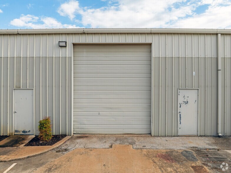 More Photos Of 7303 Burleson Rd, Austin Unknown For Lease