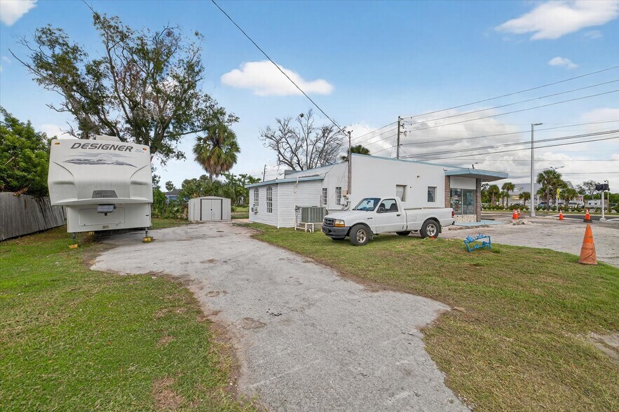 More Photos Of 1201 N Pinellas Ave, Tarpon Springs General Retail For Sale