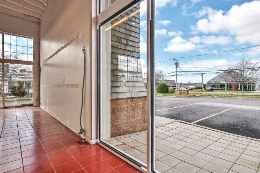 More Photos Of 54 Montauk Hwy, Southampton Freestanding For Sale