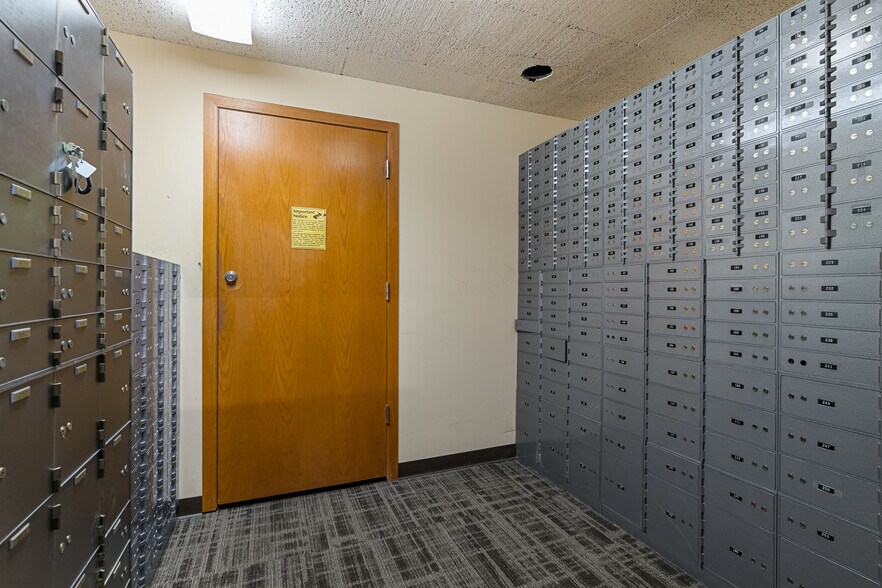 More Photos Of 1501 Cornwall Ave, Bellingham Bank For Sale