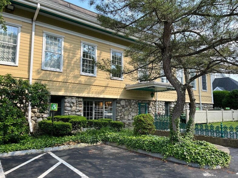 More Photos Of 294 Pleasant St, Stoughton Office For Lease