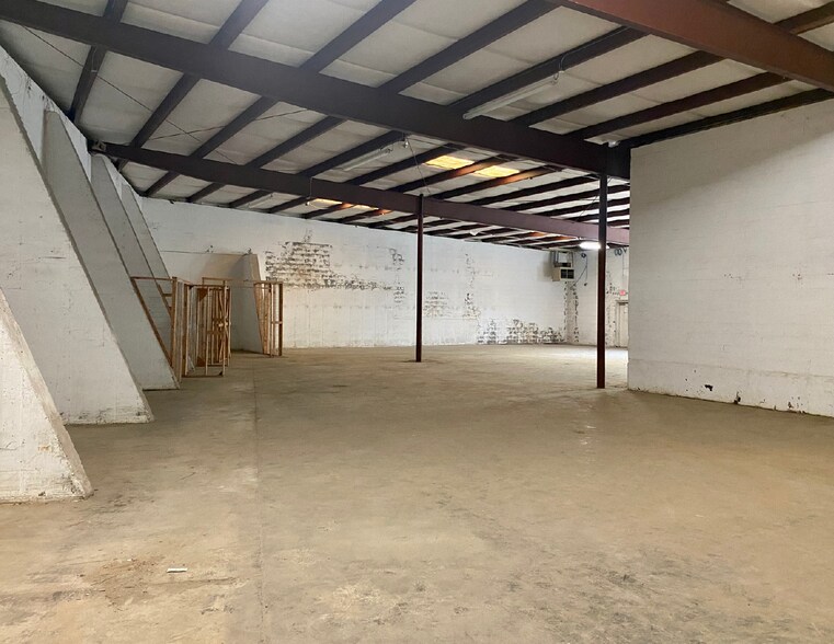 More Photos Of 418 W Peace St, Raleigh Warehouse For Lease