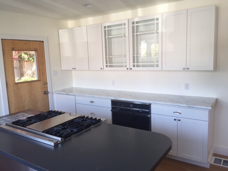 More Photos Of 1302 N 49th St, Seattle Apartments For Sale