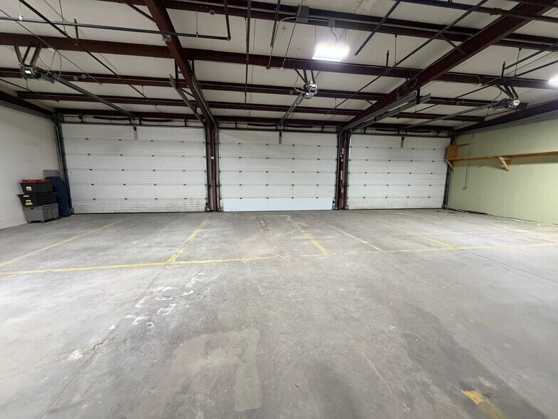 More Photos Of 10 Kendrick Rd, Wareham Flex For Lease
