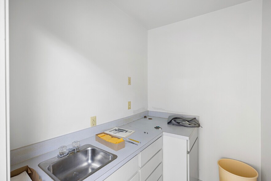 More Photos Of 1501 W C St, Russellville Healthcare For Sale