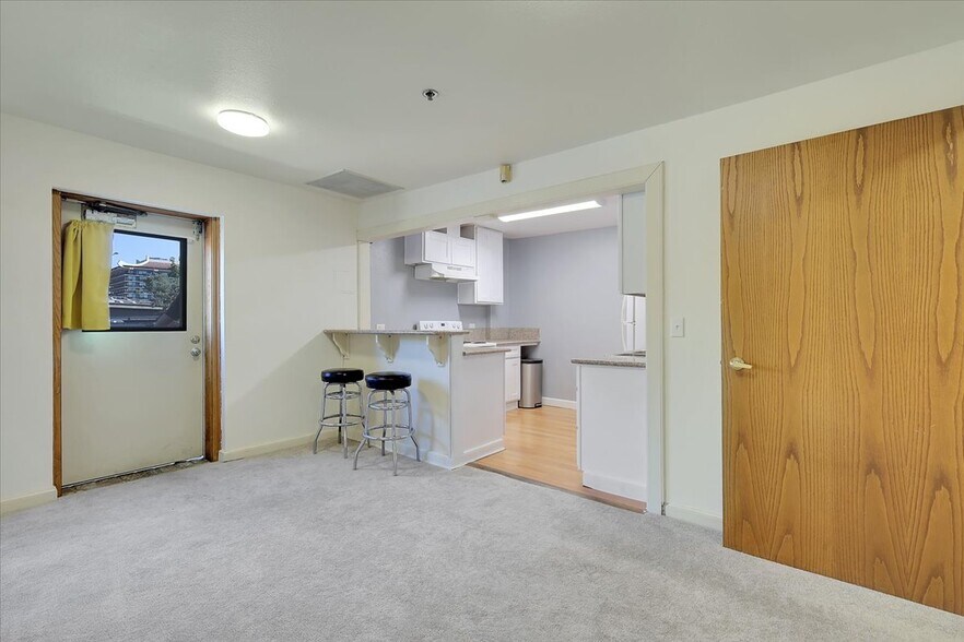 More Photos Of 900-906 2nd St, Sacramento Storefront For Lease