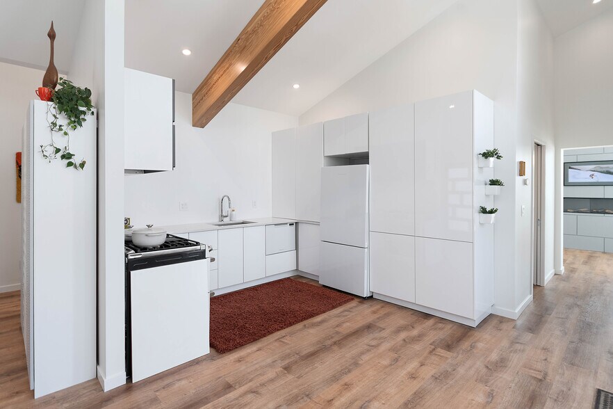 More Photos Of 7103 Lake View Rdg, Lake Ann Hospitality For Sale