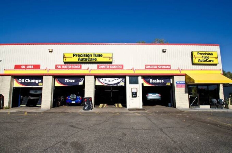 More Photos Of 1329 W Larpenteur Ave, Roseville Auto Repair For Lease