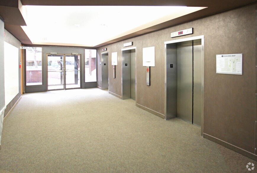 More Photos Of 2001 Killebrew Dr, Bloomington Office For Lease