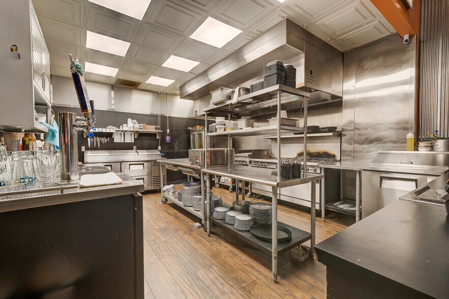 More Photos Of 620 S Calhoun St, Fort Wayne General Retail For Sale