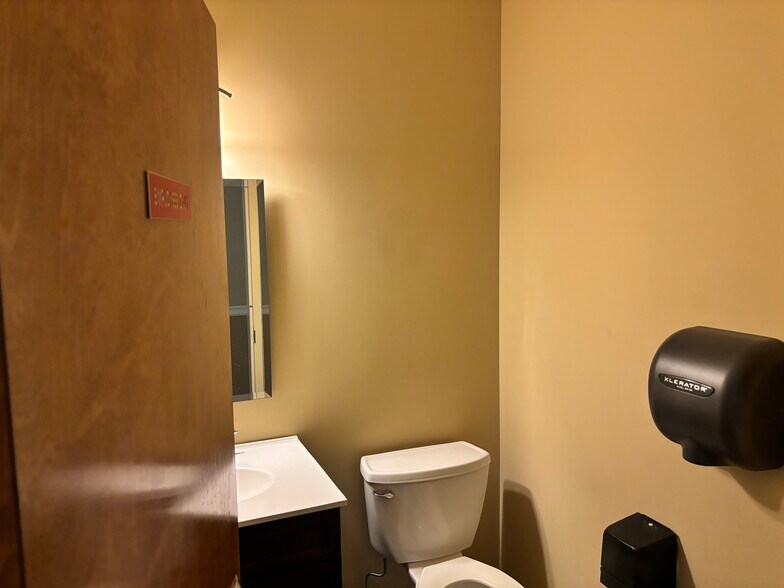 More Photos Of 220 Ridgedale Ave, Florham Park Office For Sale