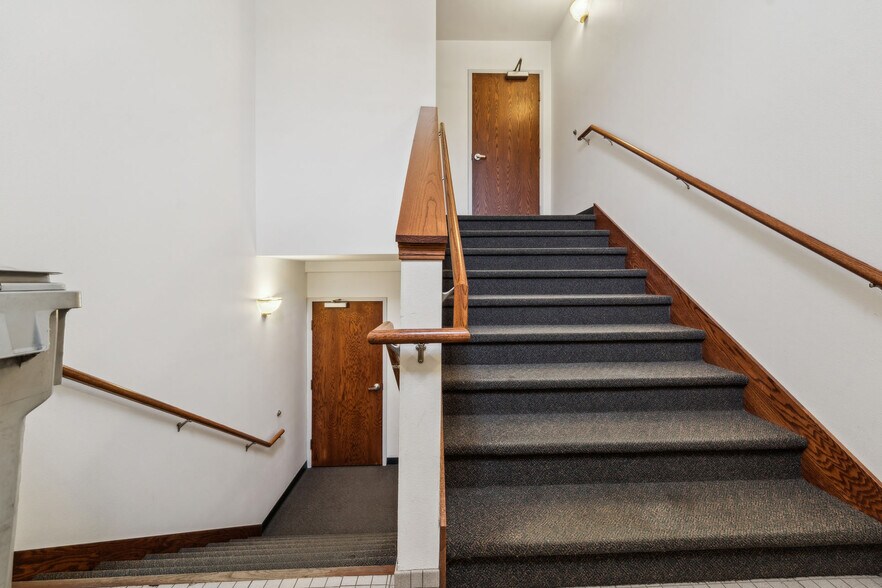 More Photos Of 952 S Park Ave, Fond Du Lac Medical For Sale