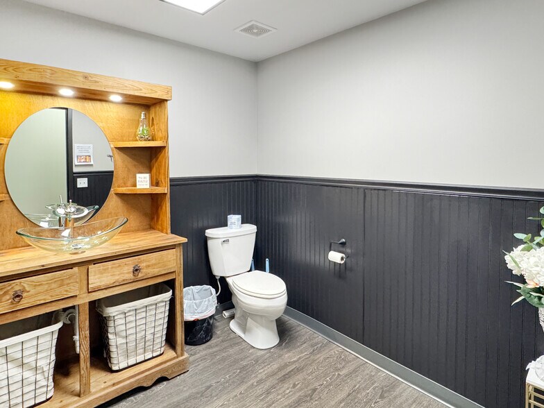 More Photos Of 10 Lafayette St, Washington Storefront Retail Office For Sale