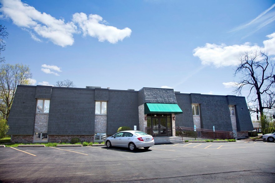 More Photos Of 100 N Lincolnway, North Aurora Medical For Lease