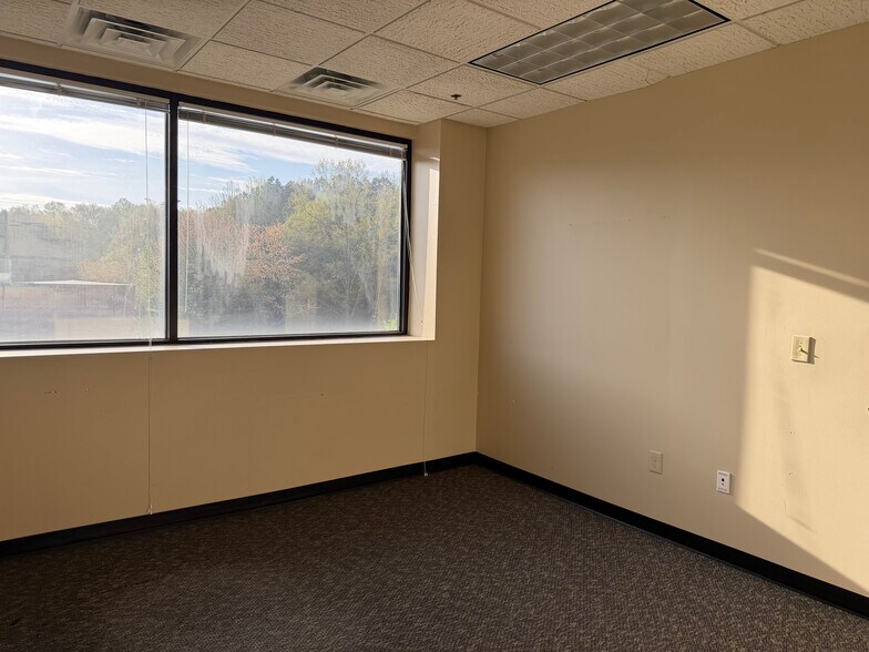 More Photos Of 5955 Shiloh Rd E, Alpharetta Office For Lease