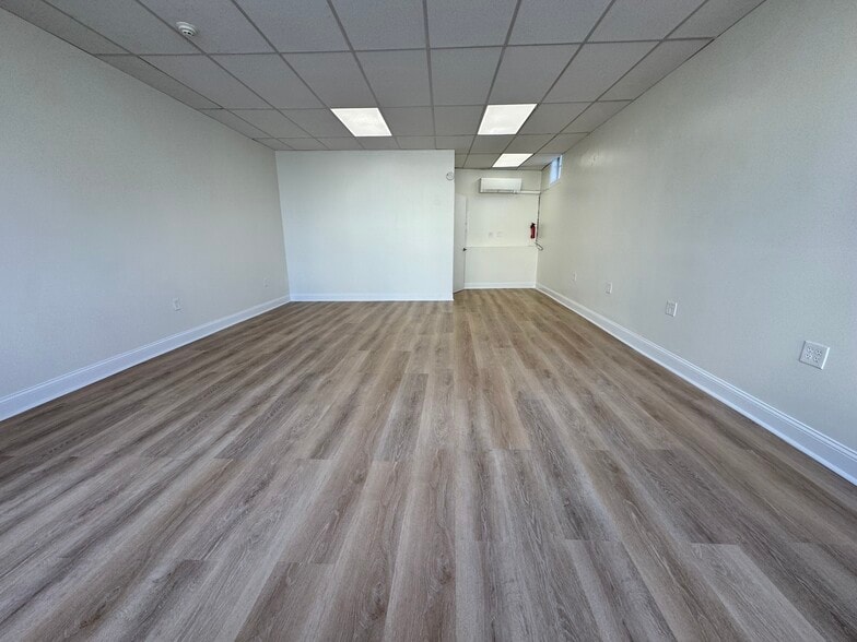 More Photos Of 3 Pearl St, Mystic Storefront Retail Residential For Lease