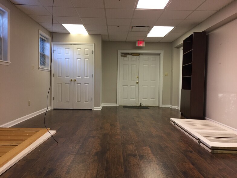 More Photos Of 1111 Cambridge Sq, Alpharetta Office Residential For Sale