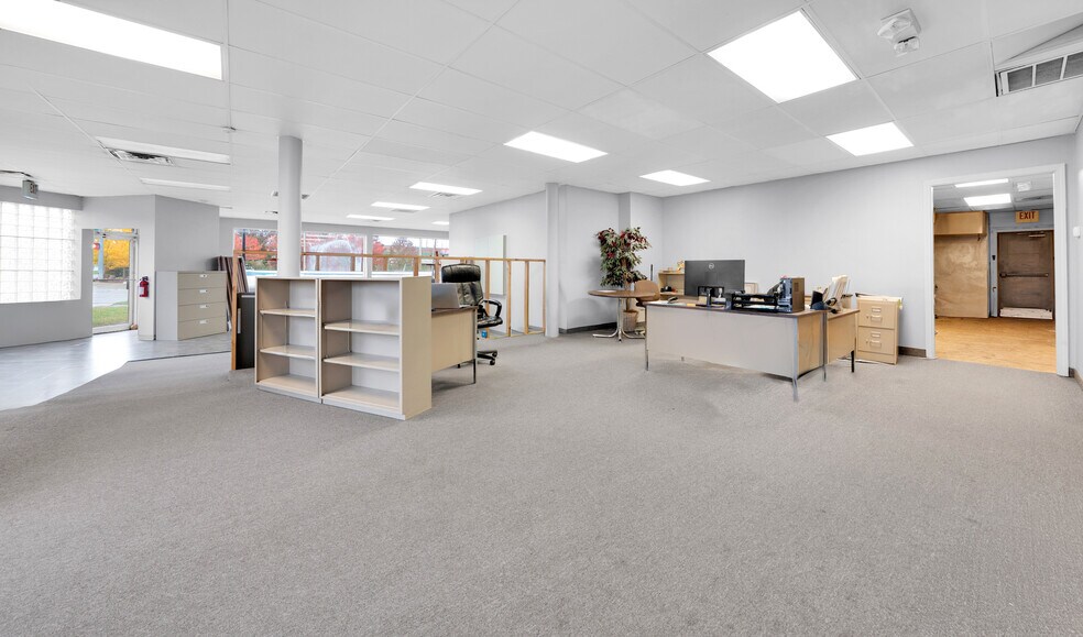 More Photos Of 2250 Pontiac Rd, Auburn Hills Office For Lease