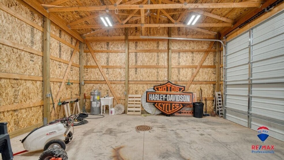 More Photos Of 2423 E Cleveland St, Sundance Flex For Sale