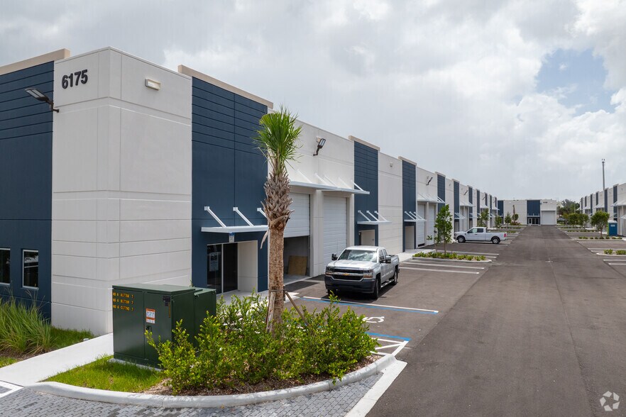 More Photos Of 6175 NW 102nd Ave, Doral Showroom For Sale