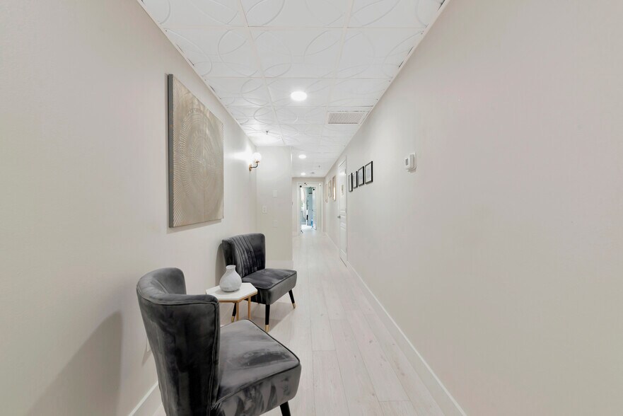 More Photos Of 1345 2nd St, Sarasota Office Residential For Sale