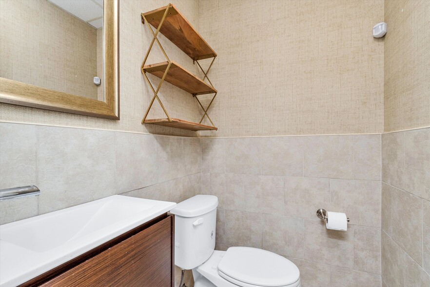 More Photos Of 3421 W Davis St, Conroe Medical For Lease