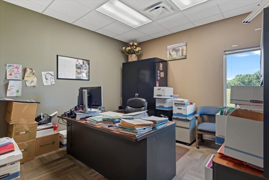 More Photos Of 103 Centre Dr, Petersburg Office For Sale