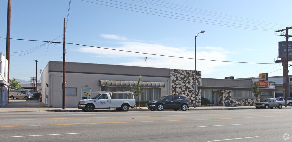 More Photos Of 13161-13165 Sherman Way, North Hollywood Warehouse For Lease