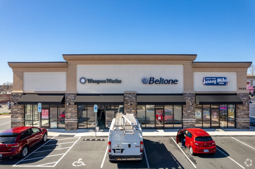 Primary Photo Of 1433 University Dr, Burlington Restaurant For Lease