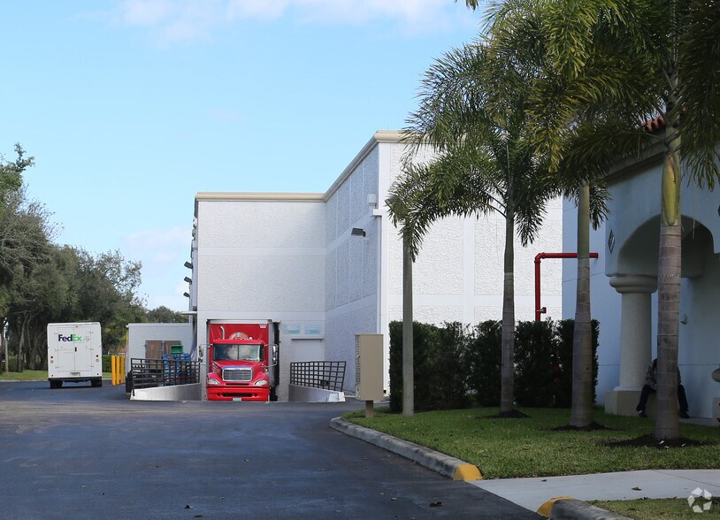 More Photos Of 6627 W Boynton Beach Blvd, Boynton Beach Unknown For Lease