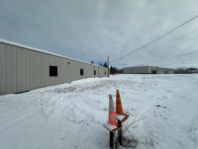 More Photos Of 124 Barlow St, Canastota Industrial For Lease